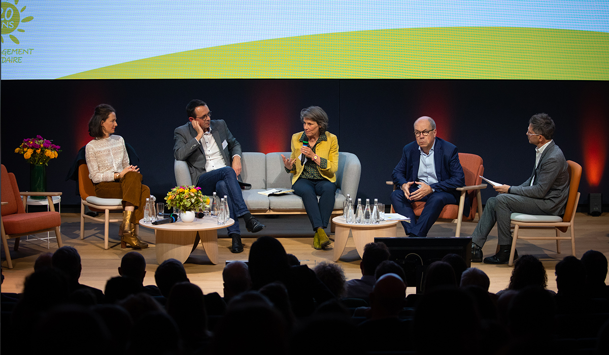 20-ans-fondation-vinci-archipel-tour-table